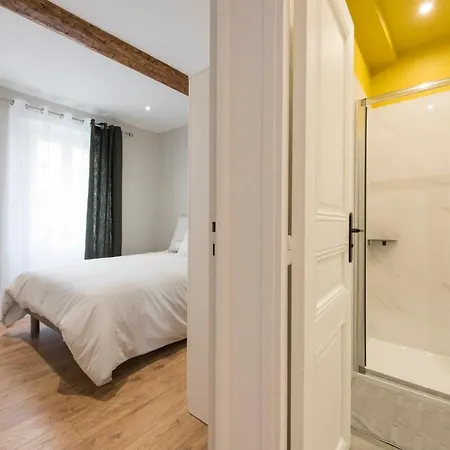 1 Neuf Sur Le Port A Cote De La