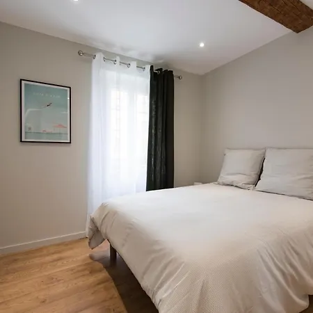 1 Neuf Sur Le Port à Coté De La *