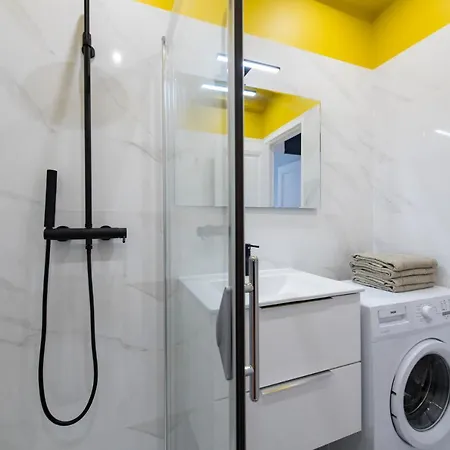 1 Neuf Sur Le Port à Coté De La * Saint-Raphaël