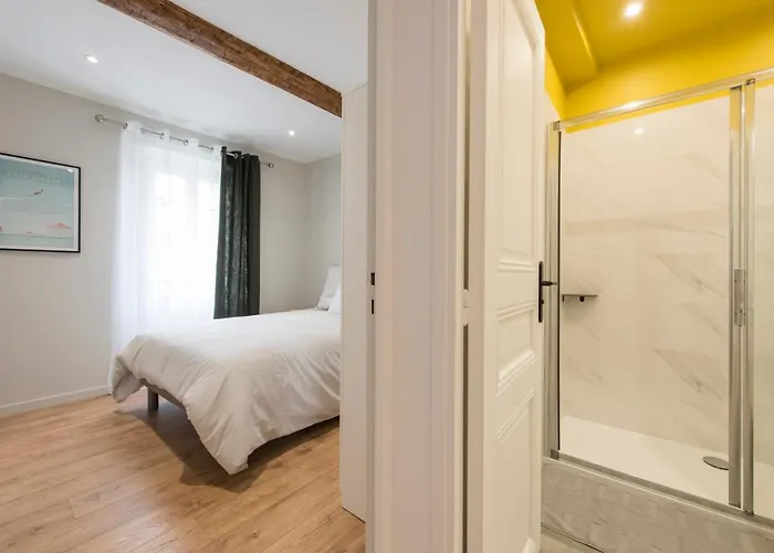 1 Neuf Sur Le Port A Cote De La