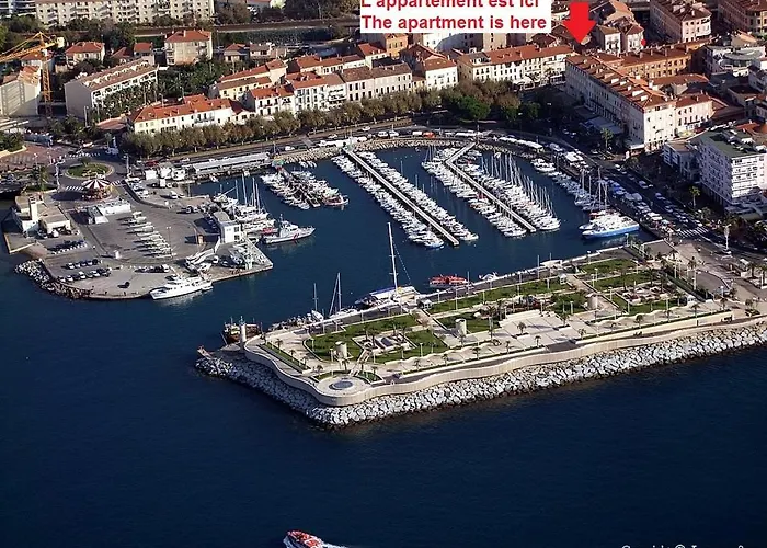 1 Neuf Sur Le Port A Cote De La Saint-Raphaël