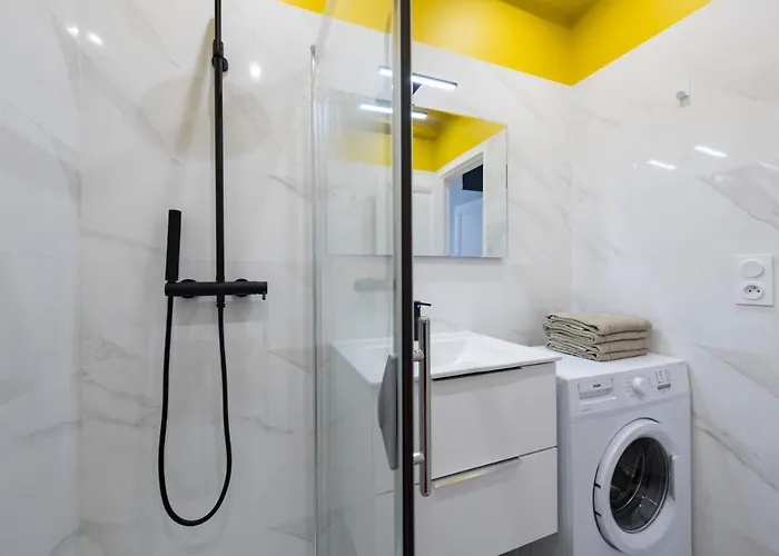 1 Neuf Sur Le Port A Cote De La * Saint-Raphaël